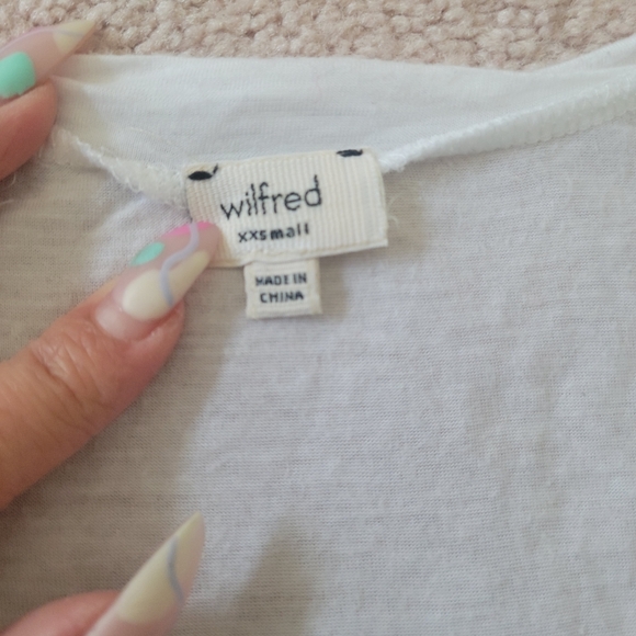 Aritzia Wilfred | V Neck Tee - Size XXS - Picture 5 of 6